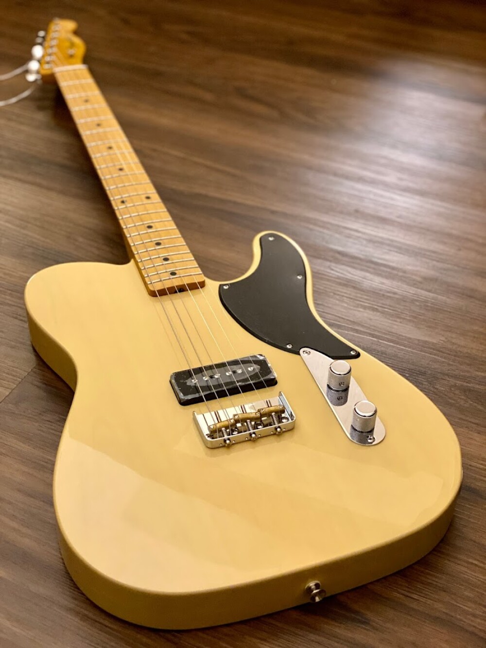 Fender Noventa Telecaster - Vintage Blonde with Maple Fingerboard